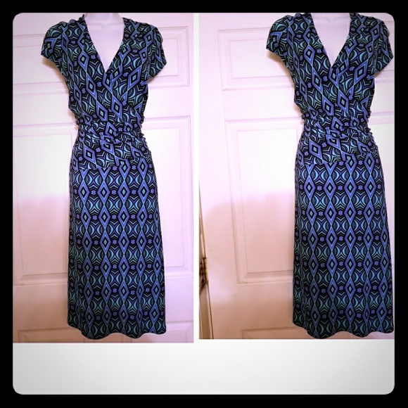 Jones Studio Dresses & Skirts - Beautiful blue geometric print jersey knit dress